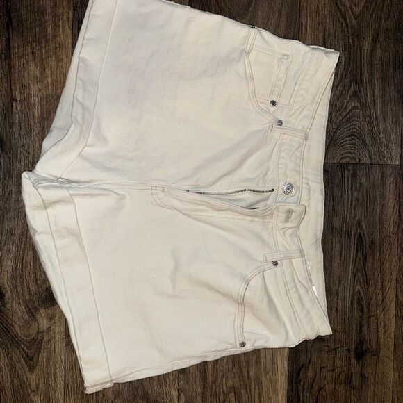 Women's Cream mom Shorts - Picture 3 of 6